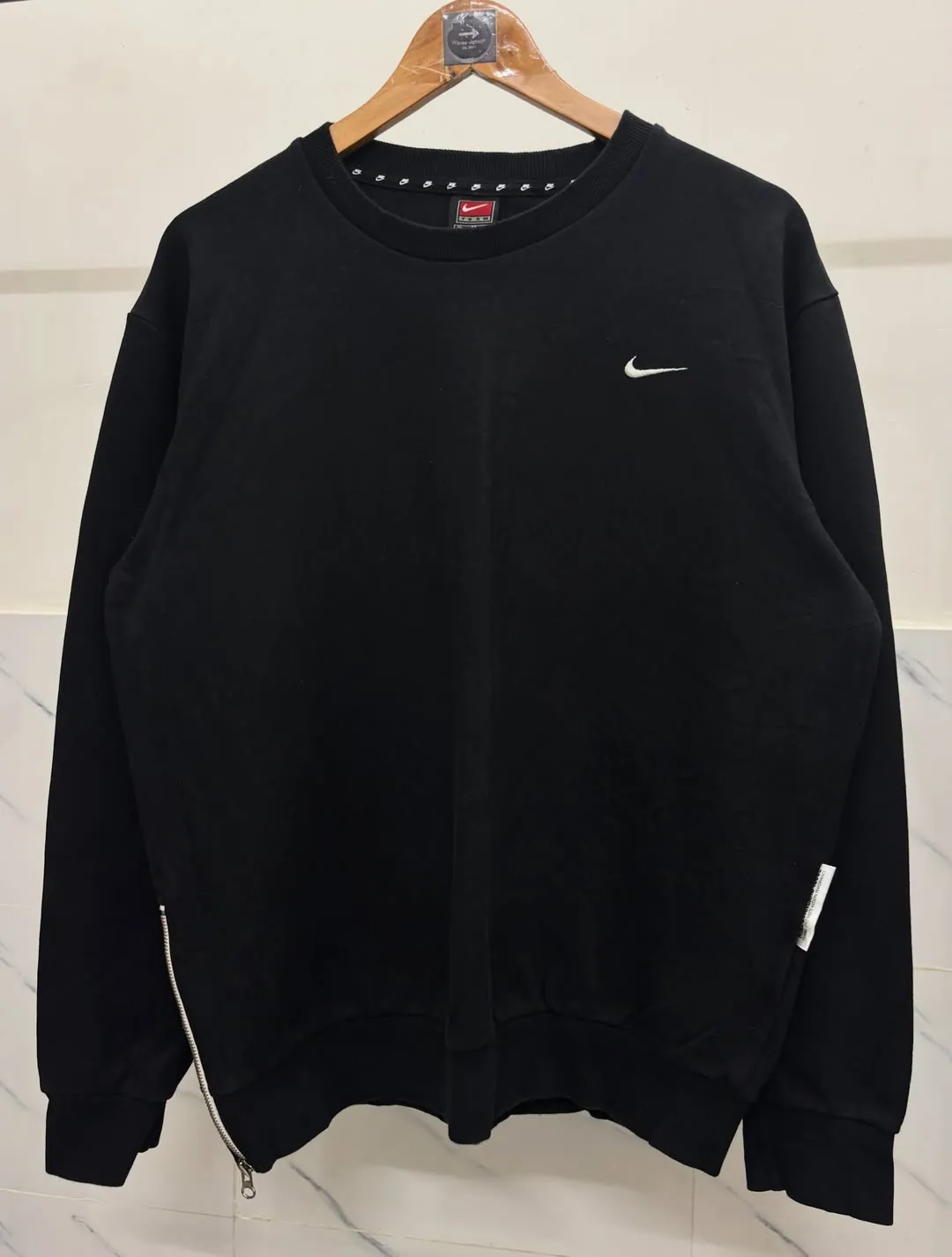 BLACK NIKE EMBROIDERY SWOOSH SWEATSHIRT — photo 1