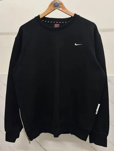 BLACK NIKE EMBROIDERY SWOOSH SWEATSHIRT